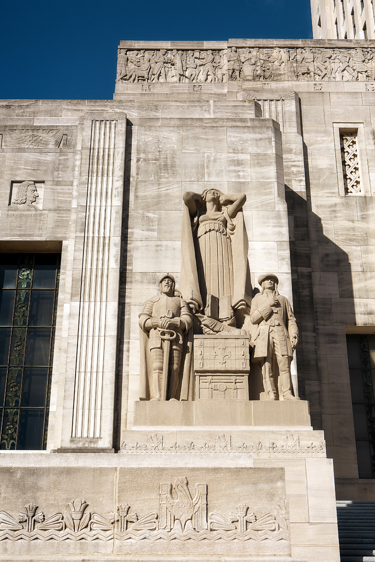 What's Up With That State Capitol statues [225]