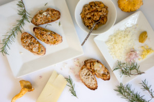 Gratinee of Chanterelles on sliced baguettes.