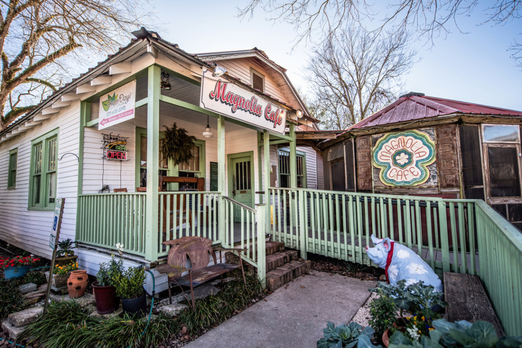 Like a hodgepodge of houses linked together, Magnolia Café provides several dining spaces for guests.