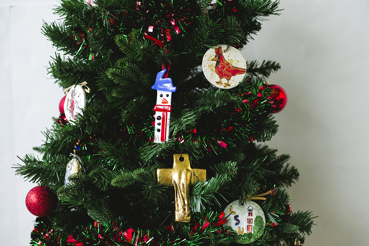 decorate the tree with locally and regionally made decorate the tree with locally and regionally made
