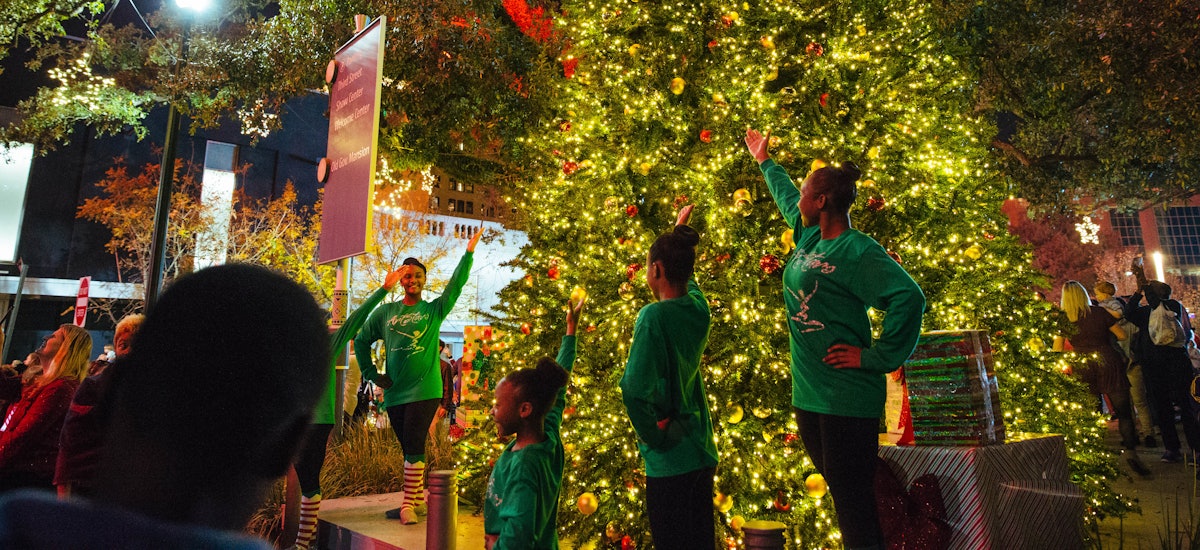 Best Of 225 This Week Festival Of Lights The Zoo S Holiday Decorations And More In Baton Rouge This Weekend