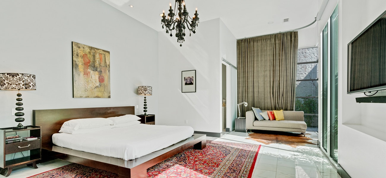 Physician Leone Elliott Creates A Minimalist Oasis In The