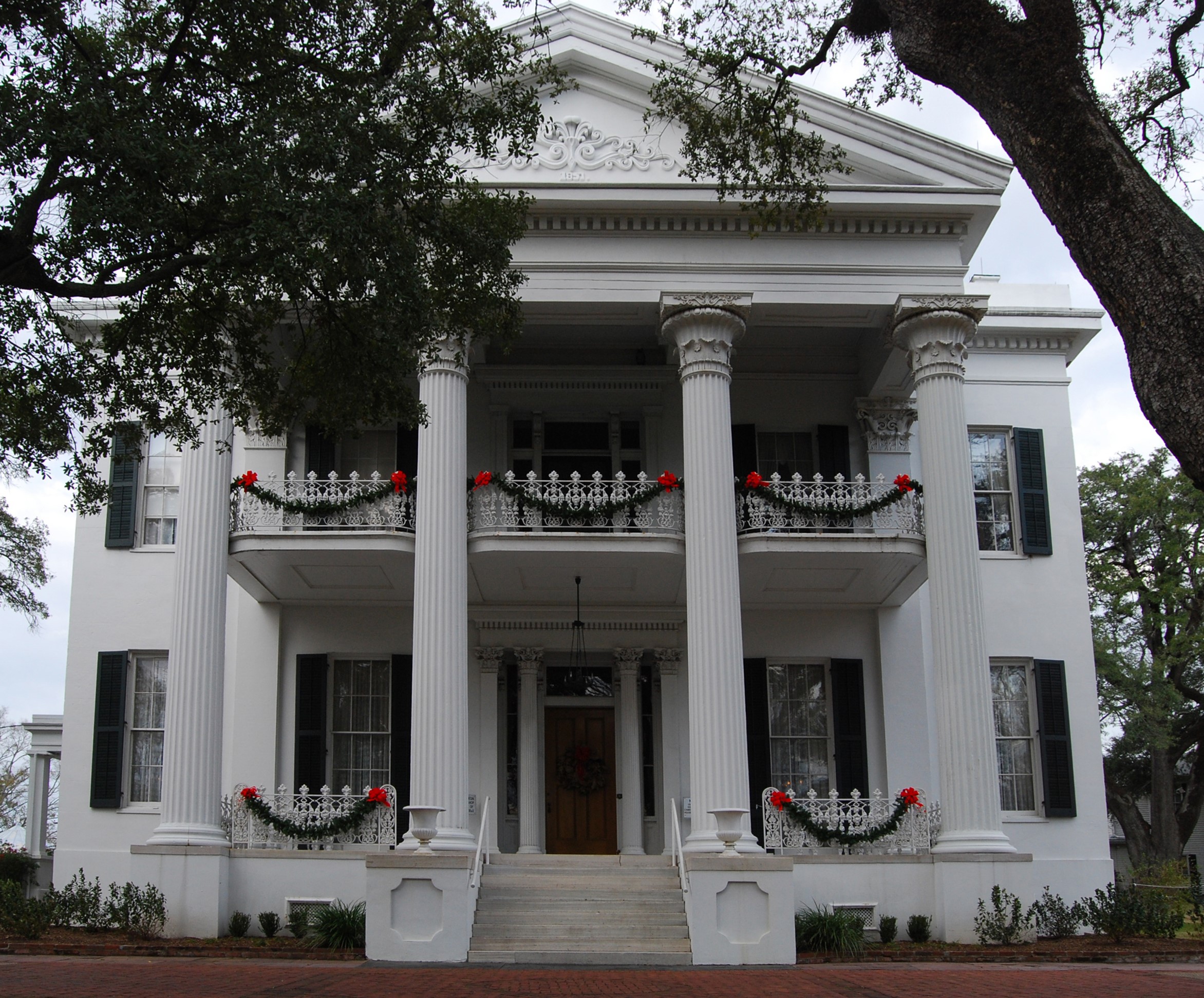 The Details, sponsored by Visit Natchez Christmas Carols and Champagne