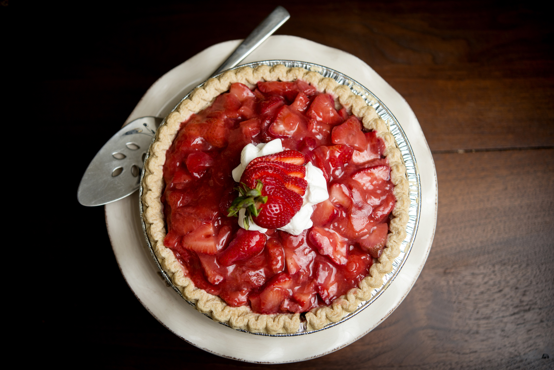Try Your Hand At This Strawberry Pie With Vanilla Bean Whipped Cream try-your-hand-at-this-strawberry-pie-with-vanilla-bean-whipped-cream
