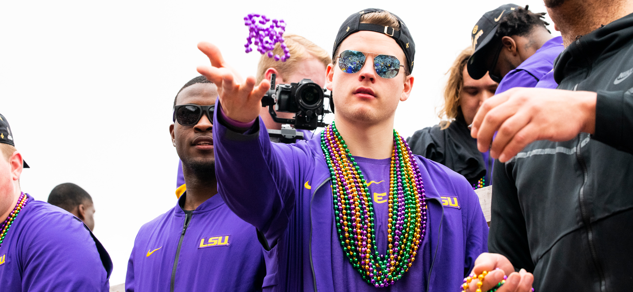 'Be like Burrow,' Baton Rouge kindergartener imitates LSU legend during Mardi  Gras parade