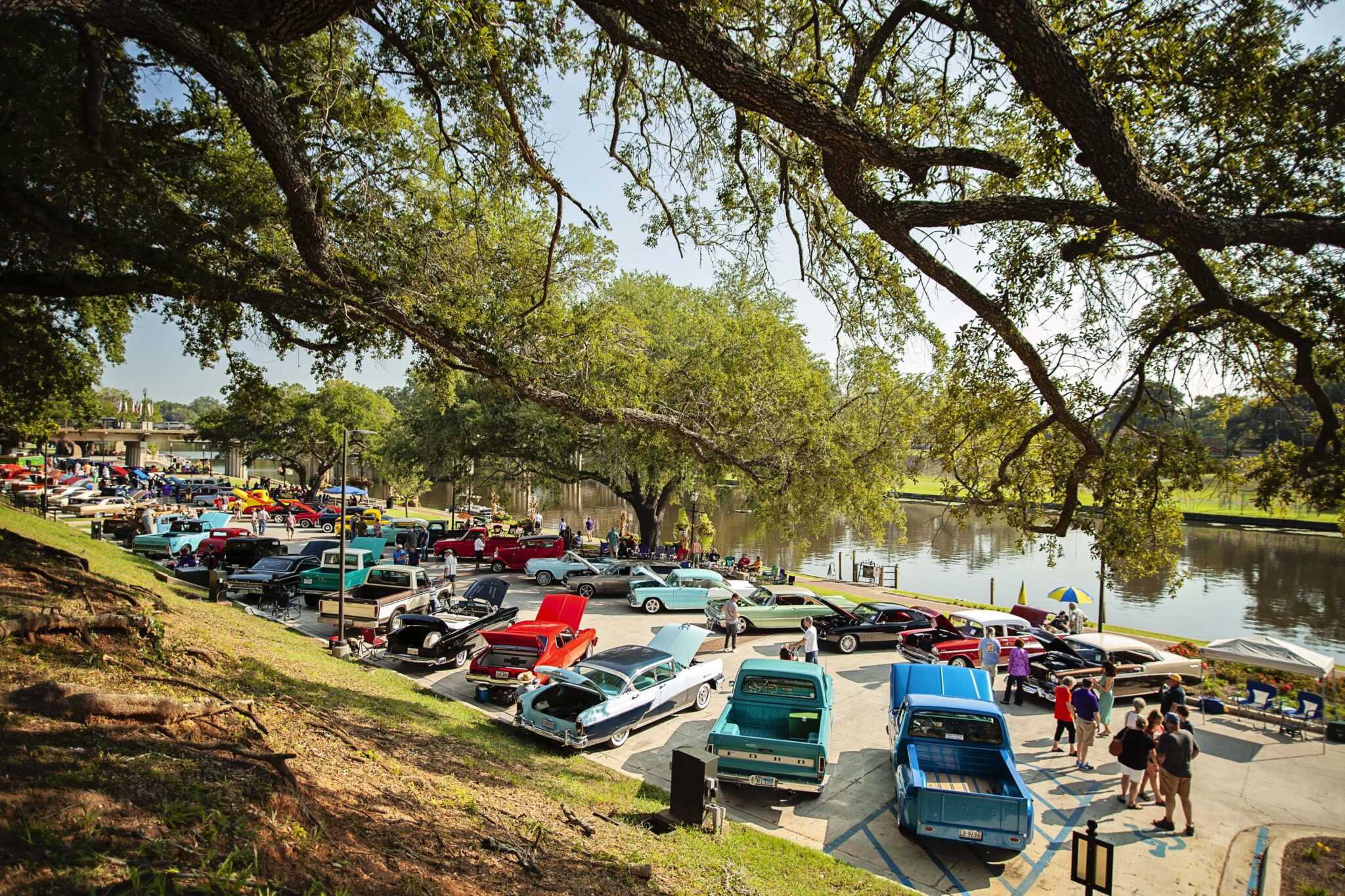 225 Insider's Guide Natchitoches Convention & Visitors Bureau [225]