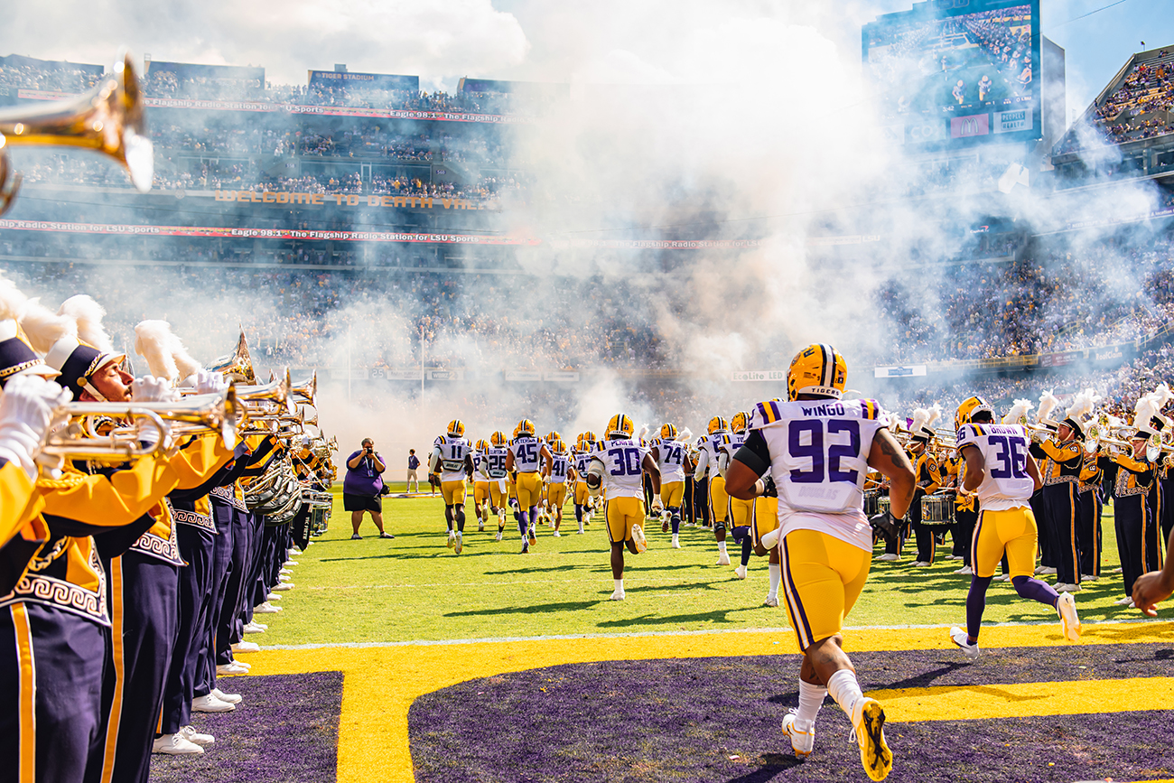 Joe Burrow meets Angel Reese at LSU football's spring game