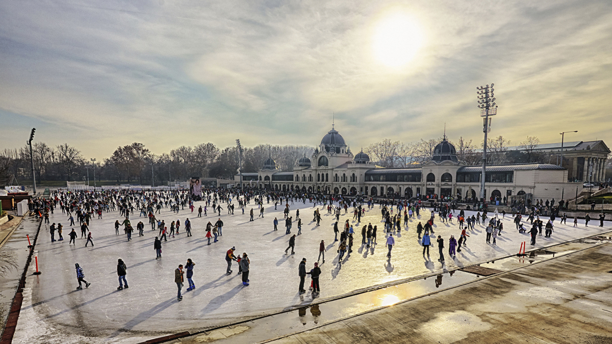 largest outdoor ice skating rink in the winter and a lake for boating largest outdoor ice skating rink in the winter and a lake for boating
